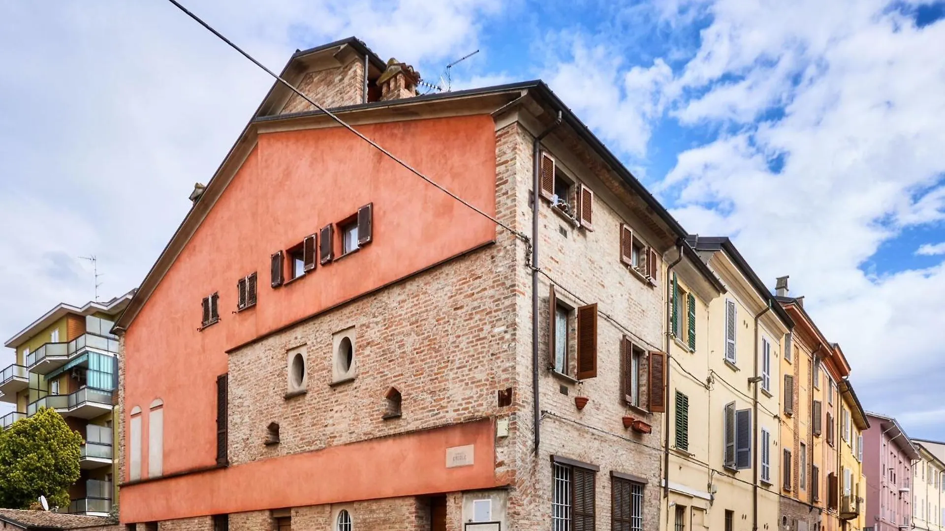 Il Lusso Della Semplicita Apartment Piacenza Italy